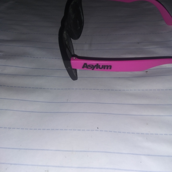 Asylum Shades - Picture 5 of 7